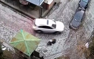 На Юнусабаде водитель протащил мужчину на своей машине