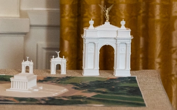 Против Трампа подали иск из-за планов построить арку