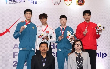 Узбекские фехтовальщики завоевали еще две медали на ЧА