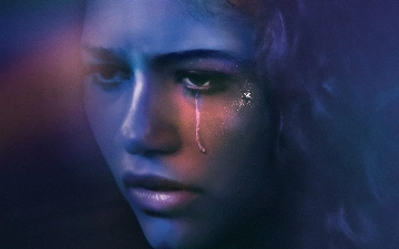 Напряжение перед премьерой: Зендая и Сидни Суини избегают друг друга в новом видео «Эйфории»