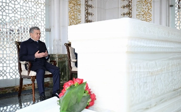 Шавкат Мирзиёев почтил память Ислама Каримова