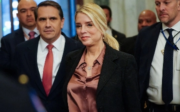 Дональд Трамп уволил Пэм Бонди с поста генпрокурора США