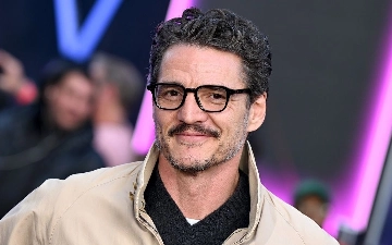 Педро Паскаль стал новым лицом Chanel