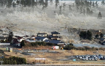 В Японии более 170 тысяч человек получили рекомендации эвакуироваться из-за цунами