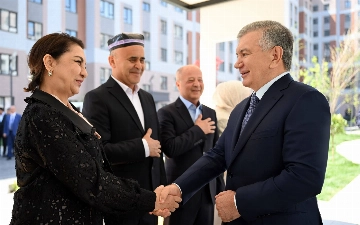 Президент ознакомился с новым жилым массивом, возводимым в Коканде