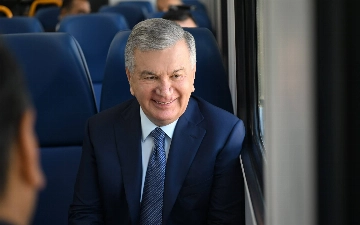 Шавкат Мирзиёев прибыл из Коканда в Маргилан на новом электропоезде