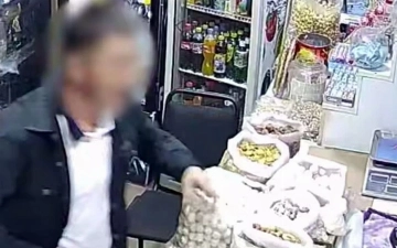 В Ташобласти вынесли приговор мужчине, ворвавшемуся с ружьем в магазин и избившему продавщицу