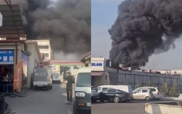 В Ташкенте произошел крупный пожар на складе