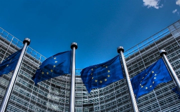 Евросоюз приостановил финансирование Сербии