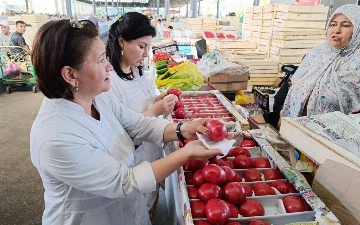 В Ташкенте опровергли слухи о продаже помидоров, обработанных химическими красителями