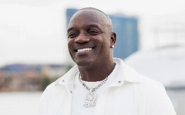 Штукатур из Узбекистана покорил интернет исполнением хита Akon