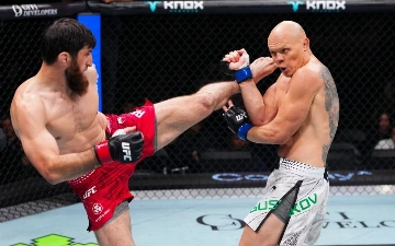 UFC: Анкалаев победил Гуськова в главном бою на турнире в Абу-Даби