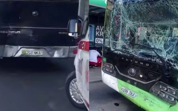 В Ташкенте произошло столкновение автобуса и электробуса, есть пострадавший