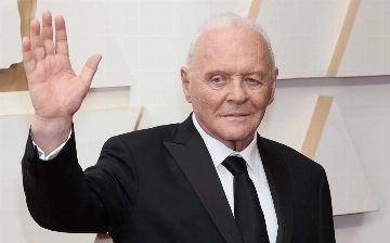 Энтони Хопкинс выпустил свой дебютный альбом симфонической музыки «Life Is a Dream»