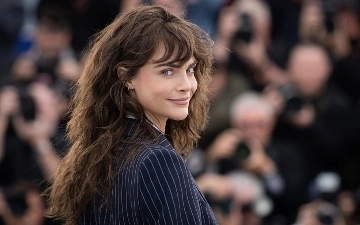 Кара Делевинь сменила подиум на эскизы: модель создала коллекцию для Topshop