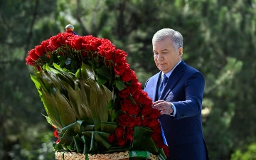 Шавкат Мирзиёев почтил память Ислама Каримова
