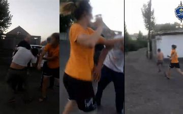 Девушка в Намангане разозлилась и избила двоих мужчин ногами