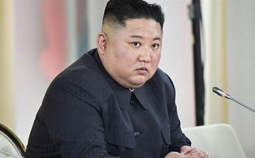 Ким Чен Ын запретил джинсы-скинни из-за риска свержения режима