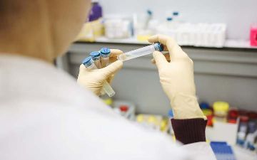 Гинцбург объявил о клинических исследованиях назальной вакцины от COVID<br>