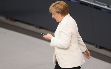 Меркель попросила Путина повлиять на «режим в Минске» из-за беженцев<br>
