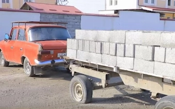 В Андижане умер школьник, попавший под колеса «Москвича» — видео