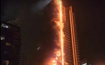 В Дубае загорелся небоскрёб — видео