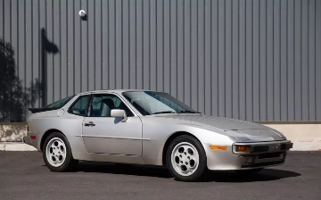 Особенный Porsche 944 появился в продаже