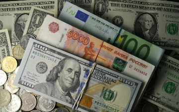 Как изменились курсы популярных валют в Узбекистане за год