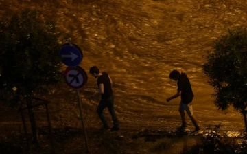 Мощный ливень затопил часть Стамбула, есть погибшие (видео)