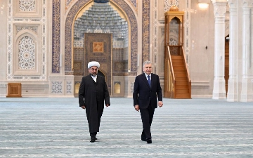 Shavkat Mirziyoyev Imom Buxoriy maqbarasini borib ko‘rdi