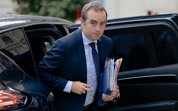 Новым премьером Франции назначили главу Минобороны Себастьена Лекорню