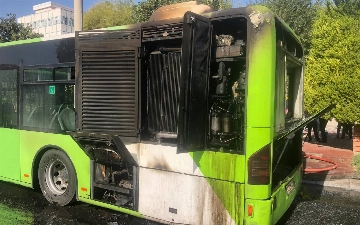 В Ташкенте загорелся пассажирский автобус — видео
