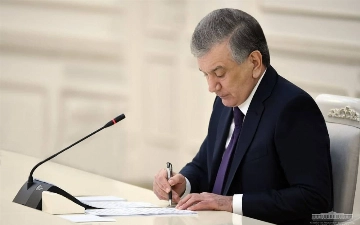 Шавкат Мирзиёев посмертно наградил орденом «Дустлик» Джона и Филлис Эмили Ле Бретон