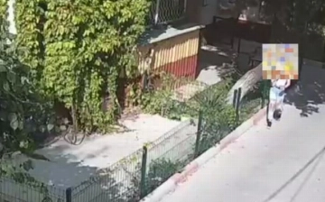 В Ташкенте парень напал на девушку в подъезде (видео) 