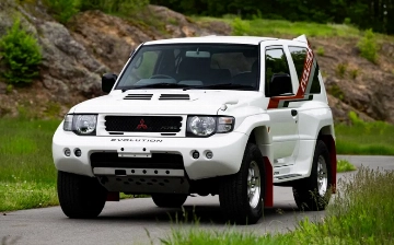 На аукцион выставлен уникальный Mitsubishi Pajero Evolution 1997 года выпуска