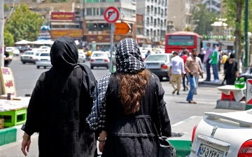  Eronda ayol hijob tufayli o'ldirilganidan keyin ommaviy norozilik namoyishlari boshlandi — video