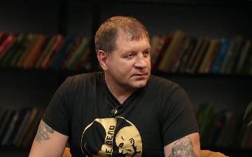 Боец ММА Александр Емельяненко решил продавать видеопоздравления и назвал цену - видео