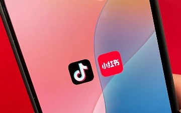 Пользователи TikTok активно скачивают альтернативное приложение Rednote