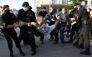 В МВД Беларуси заявили о готовности при необходимости применять боевое оружие против протестующих