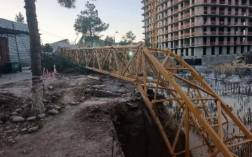 Toshkentda qurilish krani ag‘darilib ketishi oqibatida bir kishi vafot etdi