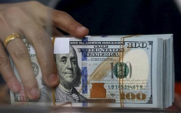 В Узбекистане курс доллара снова пошел вверх