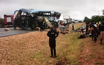 В Зимбабве произошло страшное ДТП с участием автобуса и грузовика: погибли свыше 20 человек