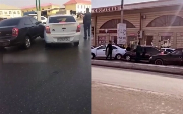 В Узбекистане водитель протаранил Chevrolet Cobalt, который перекрыл ему дорогу — видео