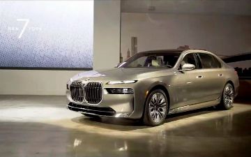 BMW выпустит бронированный электромобиль i7