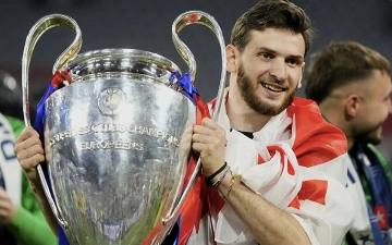 Хвичу Кварацхелию признали лучшим игроком сезона в Лиге чемпионов