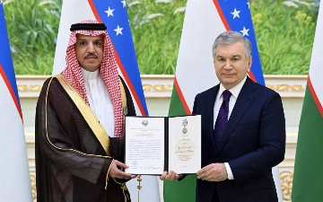 Шавкат Мирзиёев наградил орденом «Дустлик» посла Саудовской Аравии, завершающего дипмиссию в Узбекистане