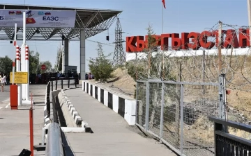 Очередной кыргызстанец пытался провезти в Узбекистан почти $60 тысяч