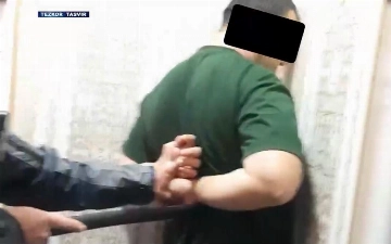 Surxondaryoda Tojikiston fuqarosini noqonuniy ravishda ushlab turgan shaxs qo‘lga olindi