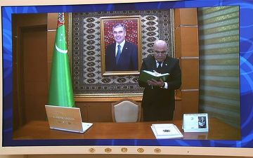 В Туркменистане определи стандарт вывешивания портрета президента