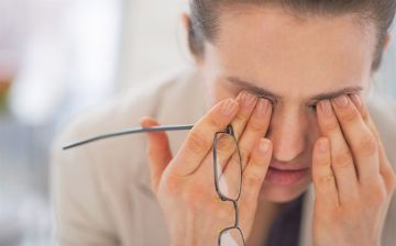 Нервный тик: почему дергается глаз и как это прекратить